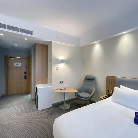 酒店 Express - - Airport By Ihg 4*