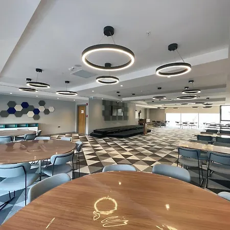 Express - - Airport By Ihg 4*