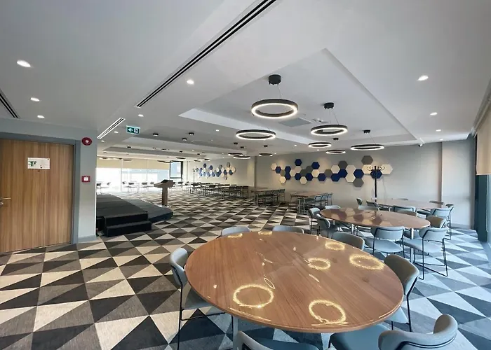 Express - - Airport By Ihg