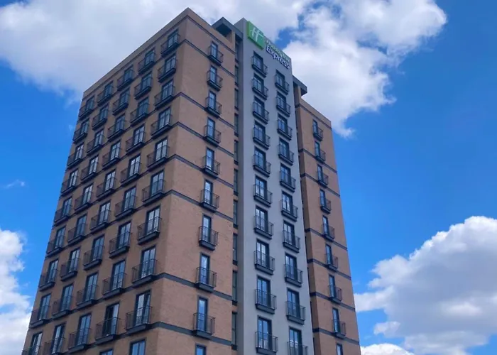 Express - - Airport By Ihg Otel 4*