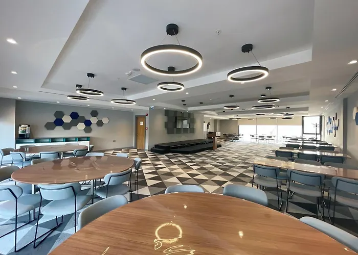 Express - - Airport By Ihg 4*