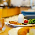 Express - - Airport By Ihg Hotel