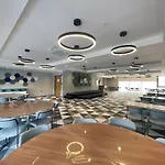 Express - - Airport By Ihg 4*