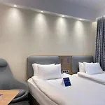 Express - - Airport By Ihg Hotel