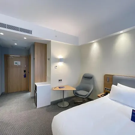 Express - - Airport By Ihg 4*