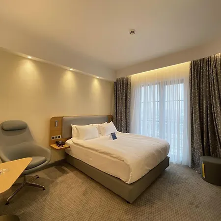 Express - - Airport By Ihg Hotel