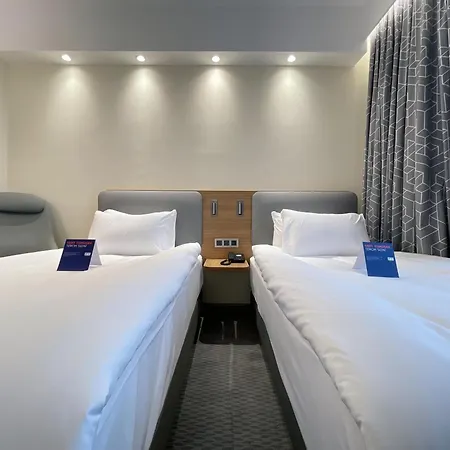 Express - - Airport By Ihg Hotel