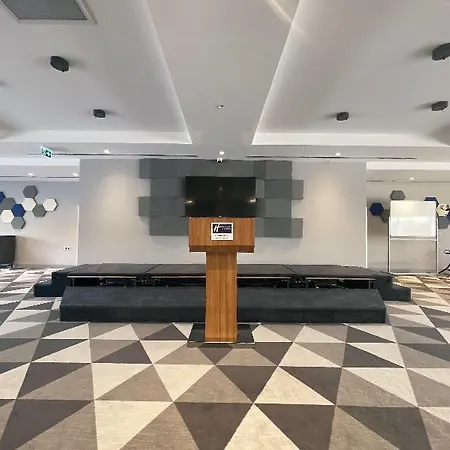 Hotel Express - - Airport By Ihg 4*