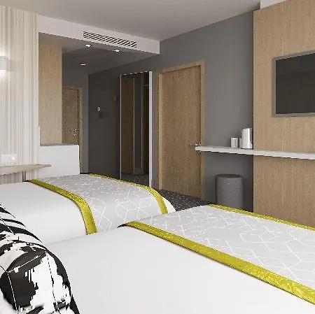 Express - - Airport By Ihg Hotel 4*