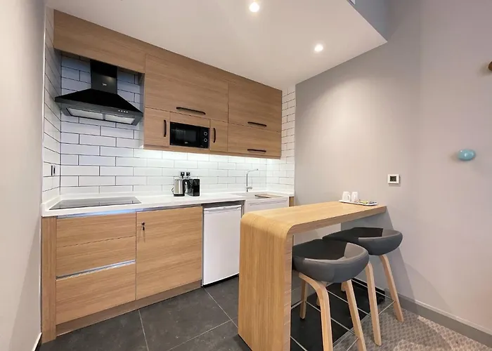 מלון Express - - Airport By Ihg