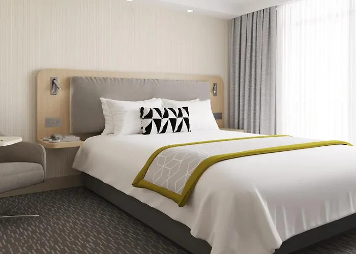 Express - - Airport By Ihg 4*