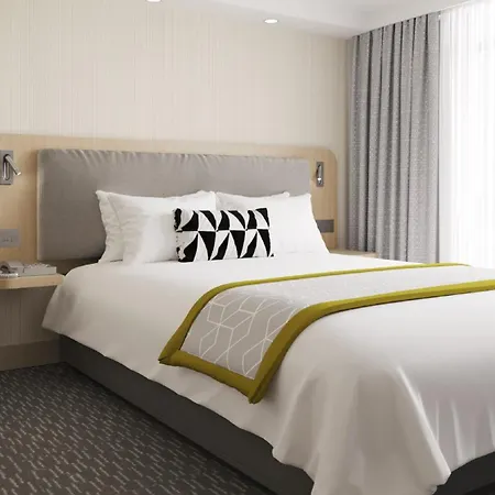 Express - - Airport By Ihg 4*