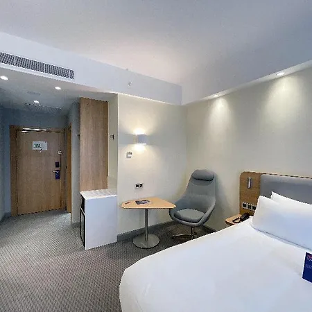 מלון Express - - Airport By Ihg 4*