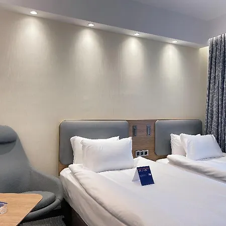 Express - - Airport By Ihg מלון 4*