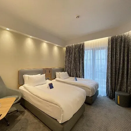 Express - - Airport By Ihg 4*