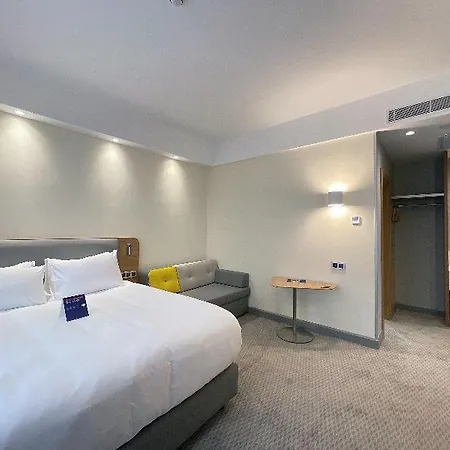 Express - - Airport By Ihg מלון 4*