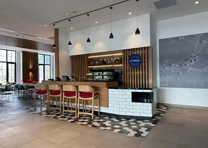 Express - - Airport By Ihg 4*