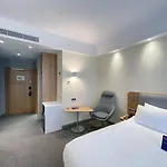 Express - - Airport By Ihg 4*